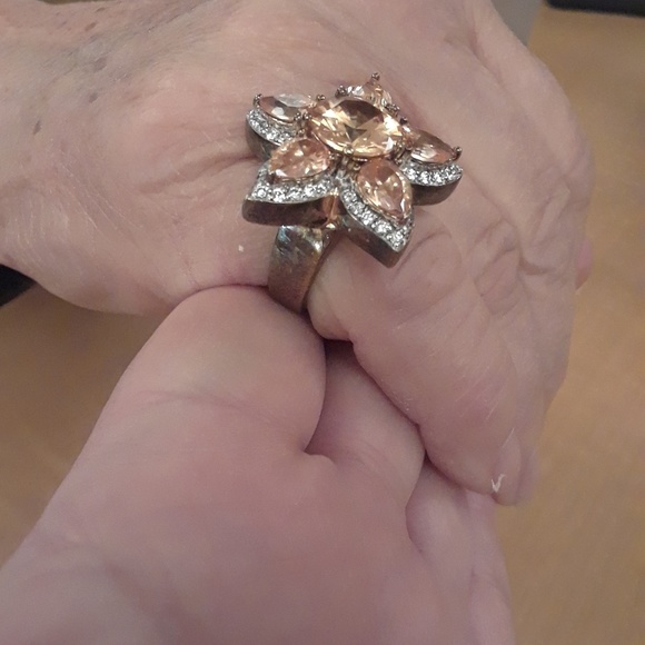 Avon Ring Size 6 - Picture 2 of 2